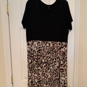 2x short sleeved leopard maxi dress